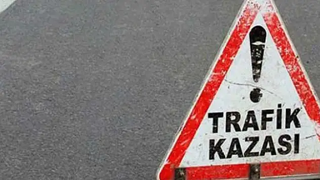 Karabük'te otomobil elektrik direğine çarptı: 2 yaralı