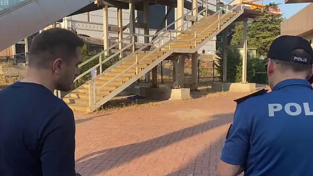 Karabük'te, üst geçidin altında poşete sarılı bebek cesedi bulundu
