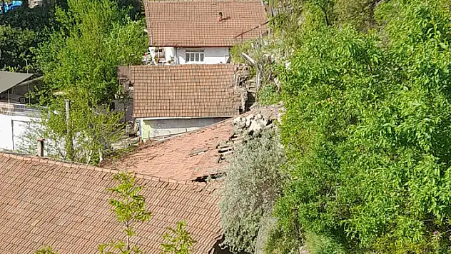 Karabük'te heyelan nedeniyle 4 ev boşaltıldı
