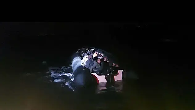 Karaburun açıklarında 1'i çocuk 38 düzensiz göçmen kurtarıldı
