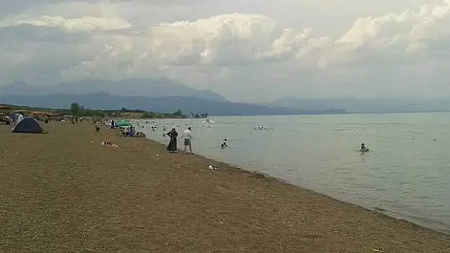 Karaburun plajı, tatilcilerin yeni gözdesi