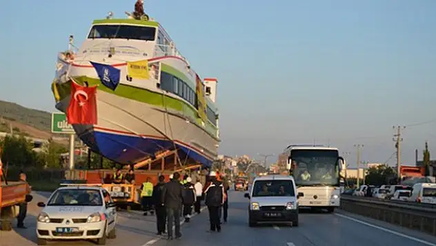 Karada gemiyi görenler şaşırdı kaldı