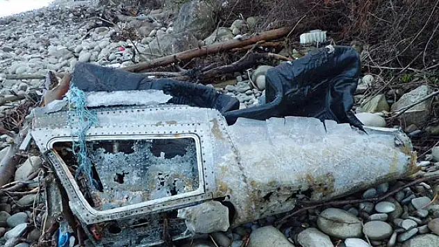 Karadeniz sahilinde uçak parçası bulundu