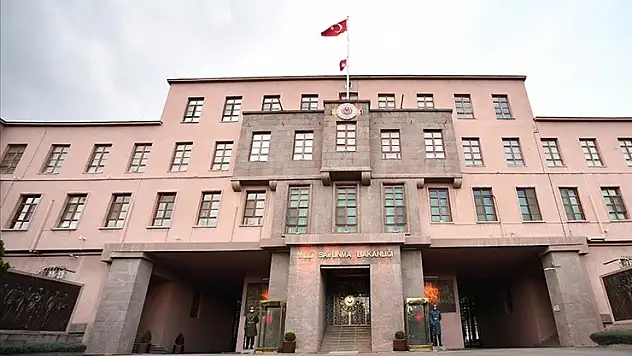 Karadeniz'de kontrolden çıktığı tespit edilen İHA düşürüldü
