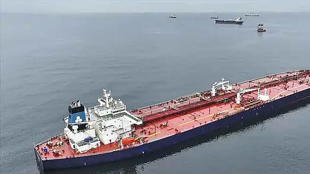 Karadeniz'de saldırıya uğrayan 'Altura' isimli tanker Kilyos açıklarına demirledi