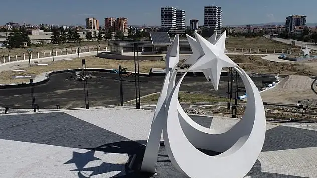 Karaman Belediyesi tarafından yapılan Şehir Parkı'nda çalışmalar devam ediyor