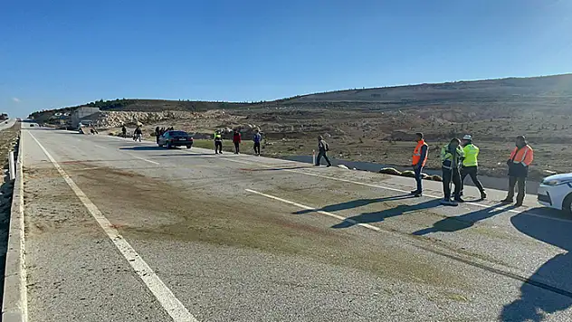 Karaman'da 2 motosikletin koyun sürüsüne çarpması sonucu 4 kişi yaralandı
