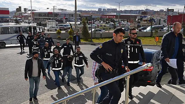 Karaman'da 6 kişi örgüt kurmak gerekçesi ile tutuklandı