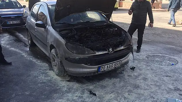Karaman'da alev alan otomobil, kısa sürede söndürüldü