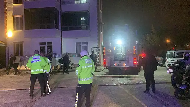 Karaman'da apart dairede yangın çıktı, 3 kişi dumandan etkilendi
