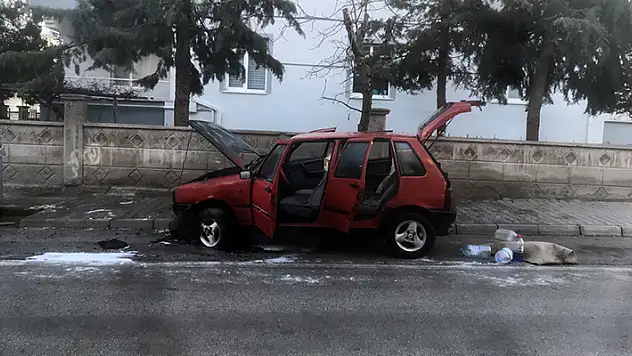 Karaman'da araç yangını! Kontağı çevirdi, otomobili alev aldı


