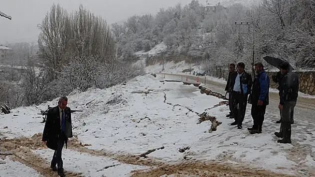 Karaman'da aşırı yağışlar sele neden oldu! Ermenek'te yol çöktü
