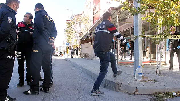 Karaman'da aynı galeriye 10 günde 3'üncü silahlı saldırı iş yeri sahibi yaralandı

