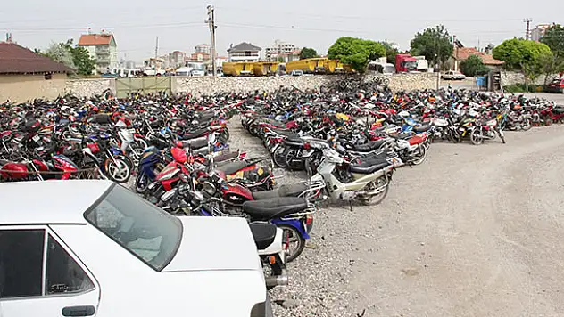 Karaman'da bağlanan araçlar otoparkları doldurdu