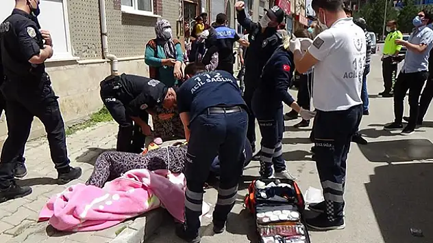 Karaman'da balkondan atlayan kadını komşuları battaniye açarak kurtardı