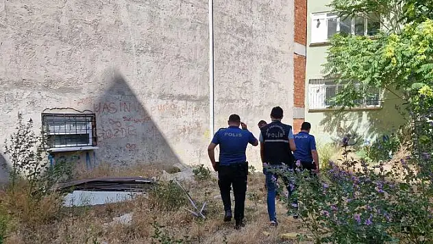 Karaman'da balkondan düşen adamın beli kırıldı
