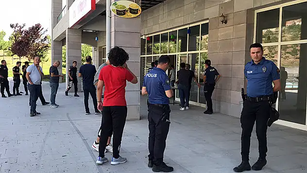 Karaman'da bıçaklı sopalı akraba kavgası: 3 kişi yaralandı
