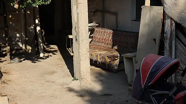 Karaman'da bir genç evin bahçesindeki kanepede ölü bulundu