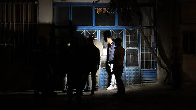 Karaman'da bir iş yeri kapısına benzin dökülerek kundaklanmak istendi
