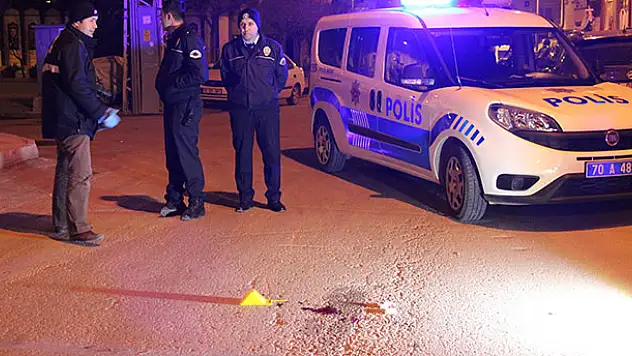 Karaman'da bir kişi, yol ortasında kanlar içinde yaralı olarak bulundu