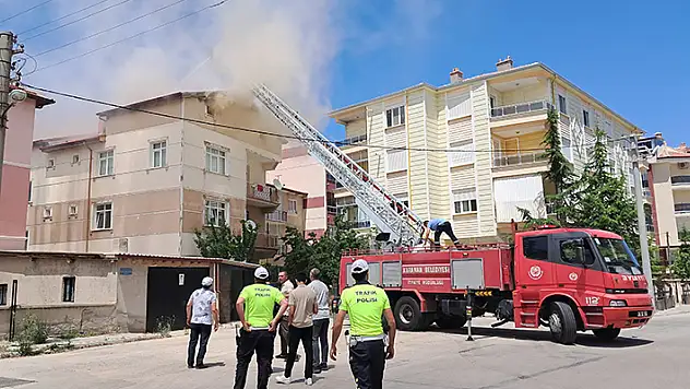 Karaman'da çatı yangını: 1 kişi dumandan etkilendi
