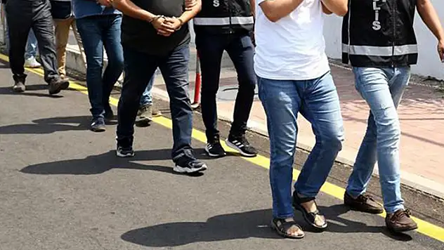 Karaman'da çeşitli suçlardan aranan 10 firari yakalandı
