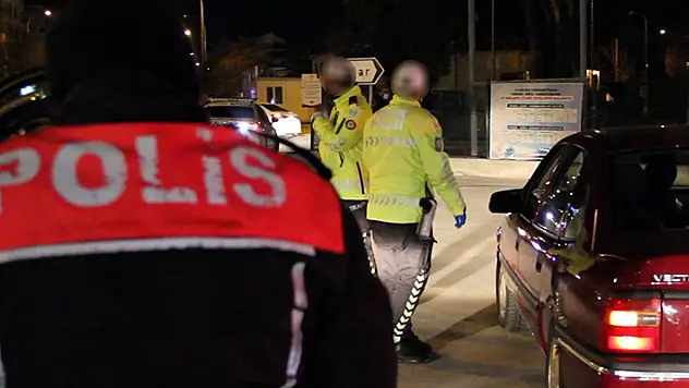 Karaman'da çeşitli suçlardan aranan 18 şüpheli yakalandı

