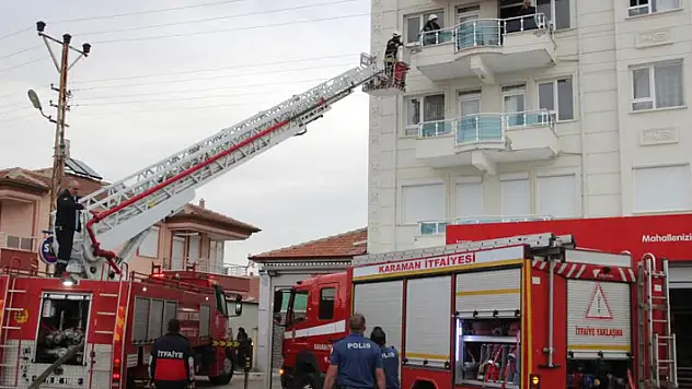 Karaman'da çocuk odasında çıkan yangında, 2 kişi dumandan etkilendi
