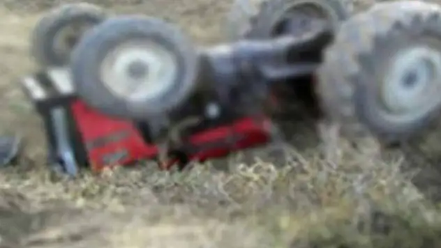 Karaman'da devrilen traktörün altında kalan çocuk öldü