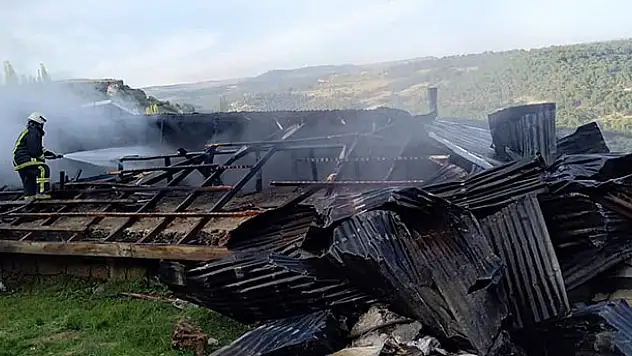Karaman'da evde çıkan yangın tüm eşyaları kül etti
