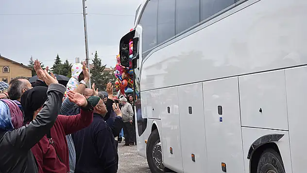Karaman'da hac kafilesi dualarla uğurlandı
