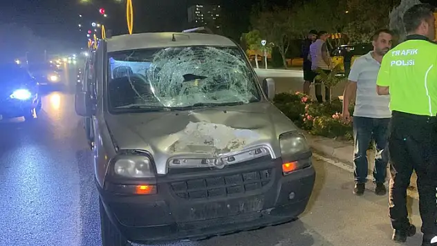 Karaman'da hafif ticari aracın çarptığı üniversite öğrencisi ağır yaralandı
