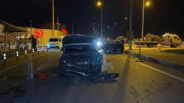 Karaman'da iki otomobil çarpıştı: 1 ölü, 5 yaralı
