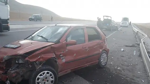 Karaman'da iki otomobil çarpıştı: 7 yaralı

