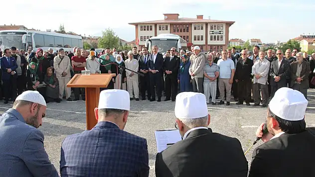 Karaman'da ilk hacı kafilesi dualarla kutsal topraklara uğurlandı
