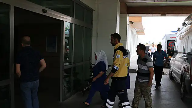 Karaman'da işçi servisi devrildi: 16 yaralı
