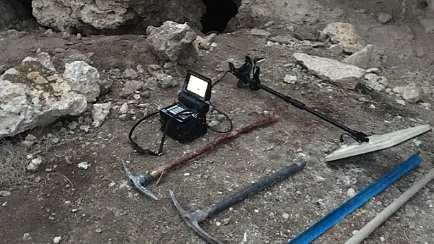Karaman'da jandarma izinsiz kazı yapan 5 kişiyi yakaladı
