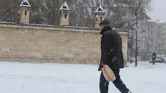 Karaman'da kar yağışı devam ediyor