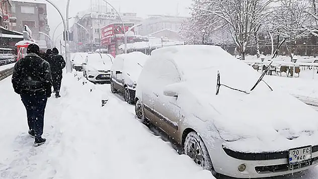 Karaman'da kar yağışı ve tip hayatı olumsuz etkiliyor