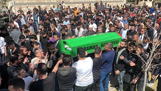 Karaman'da kazada hayatını kaybeden 17 yaşındaki genç son yolculuğuna uğurlandı
