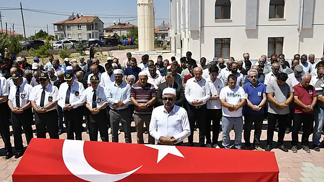 Karaman'da Kıbrıs gazisi askeri törenle son yolculuğuna uğurlandı

