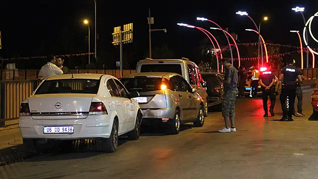 Karaman'da köprülü kavşakta zincirleme kaza: 2 yaralı