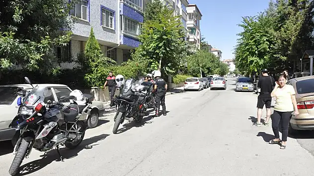 Karaman'da kuşları ürkütmek için tüfekle ateş açan kişi, salıncaktaki çocuğu yaraladı
