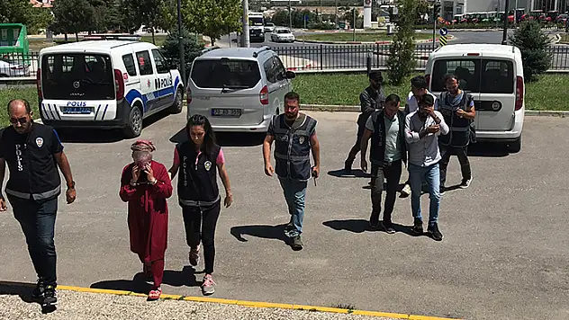 Karaman'da kuyumcuyu sahte altınla dolandıran şüpheli, kuyumcunun zararını ödeyince serbest kaldı

