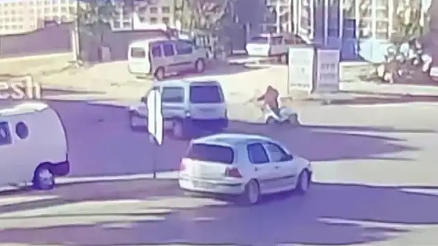 Karaman'da motosiklet sürücüsünün ölümden döndüğü an kameraya yansıdı
