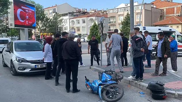 Karaman'da motosiklet sürücüsünün yaralandığı kaza kamerada
