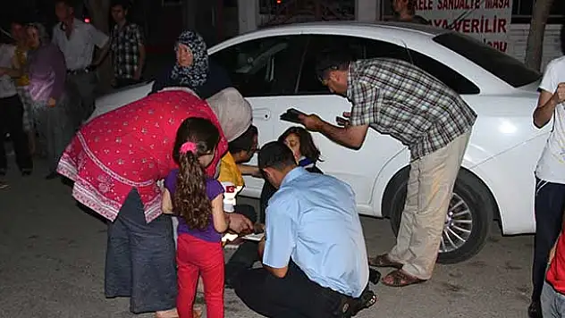 Karaman'da motosiklet yayaya çarptı: 3 yaralı
