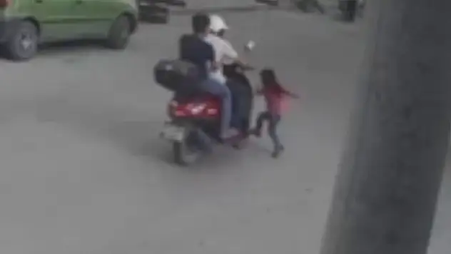 Karaman'da motosikletin 4 yaşındaki çocuğa çarpma anı kamerada
