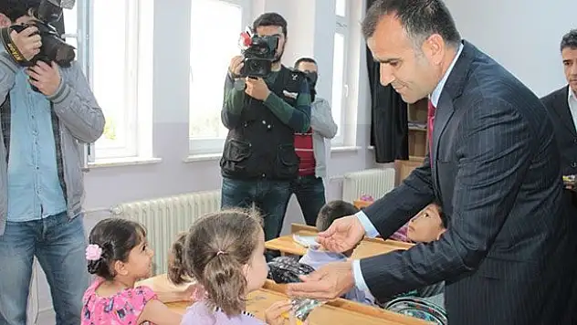 Karaman'da Öğrencilere Kuru Üzüm dağıtıldı