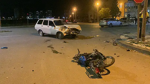 Karaman'da otomobil ile çarpışan motosiklet sürücüsü hayatını kaybetti
